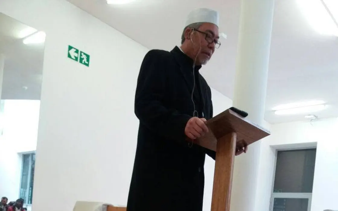 Shaykh Faeek Gamieldien delivering the khutbah from a wooden minbar at MSA UWC